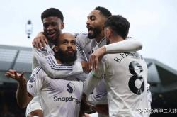 开云体育下载-曼联客场受挫，欧冠席位恐生变数的简单介绍