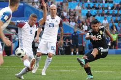 开云体育-冰岛大胜，小组出线机会加大