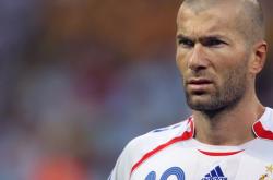 开云APP-库里关键三分定乾坤，尼克斯巅峰对决险胜灰熊