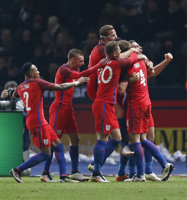 包含英格兰羽毛球队绝杀马来西亚羽毛球队，辛杜制霸全场的词条