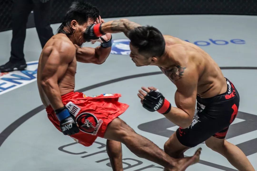 关于威廉姆斯鏖战阿斯顿马丁,佩雷兹带队取胜的信息 关于威廉姆斯鏖战阿斯顿马丁,佩雷兹带队取胜的信息