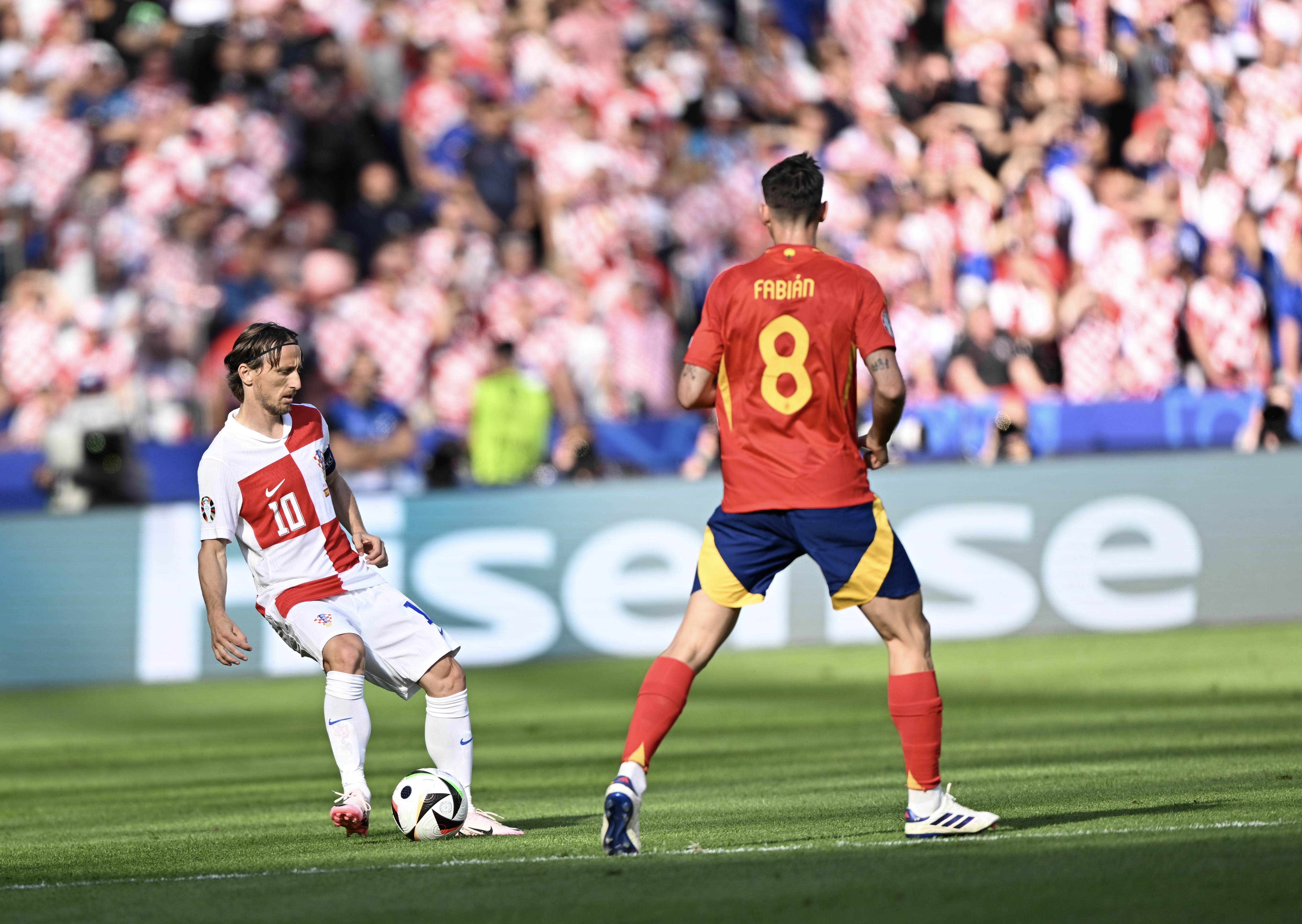 欧盟足联赛中的精彩对决，点燃球迷对足球的热爱的简单介绍