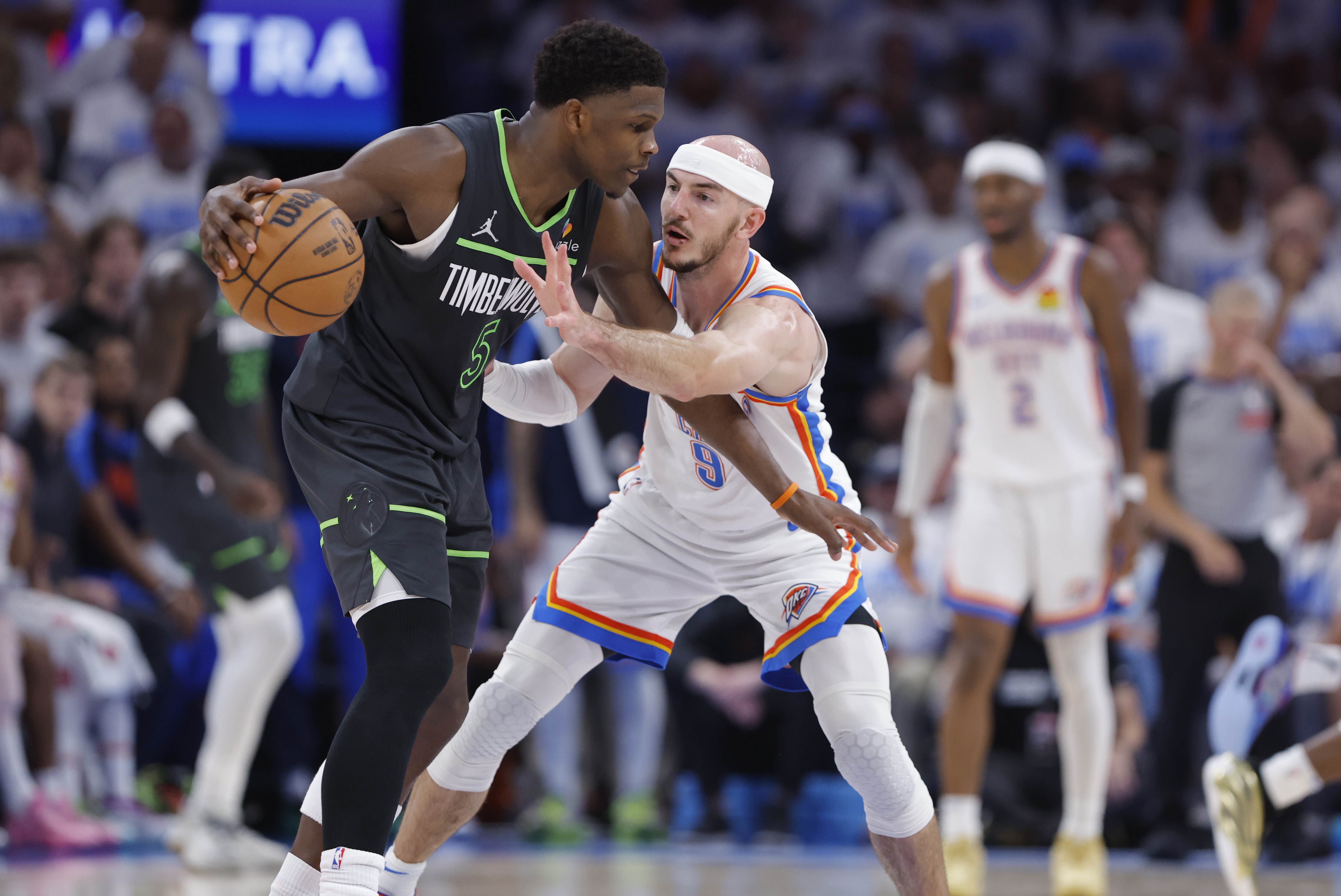 雄鹿主力控卫大杀四方，逆袭取胜