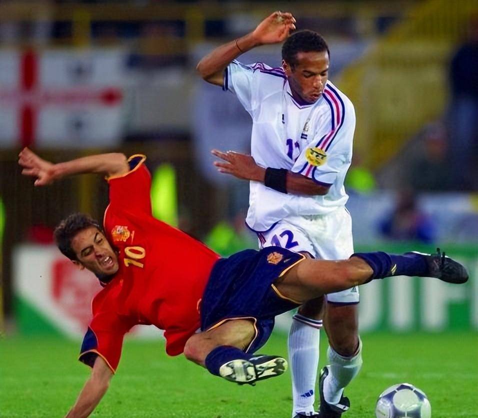 精彩的足球比赛引发热烈讨论