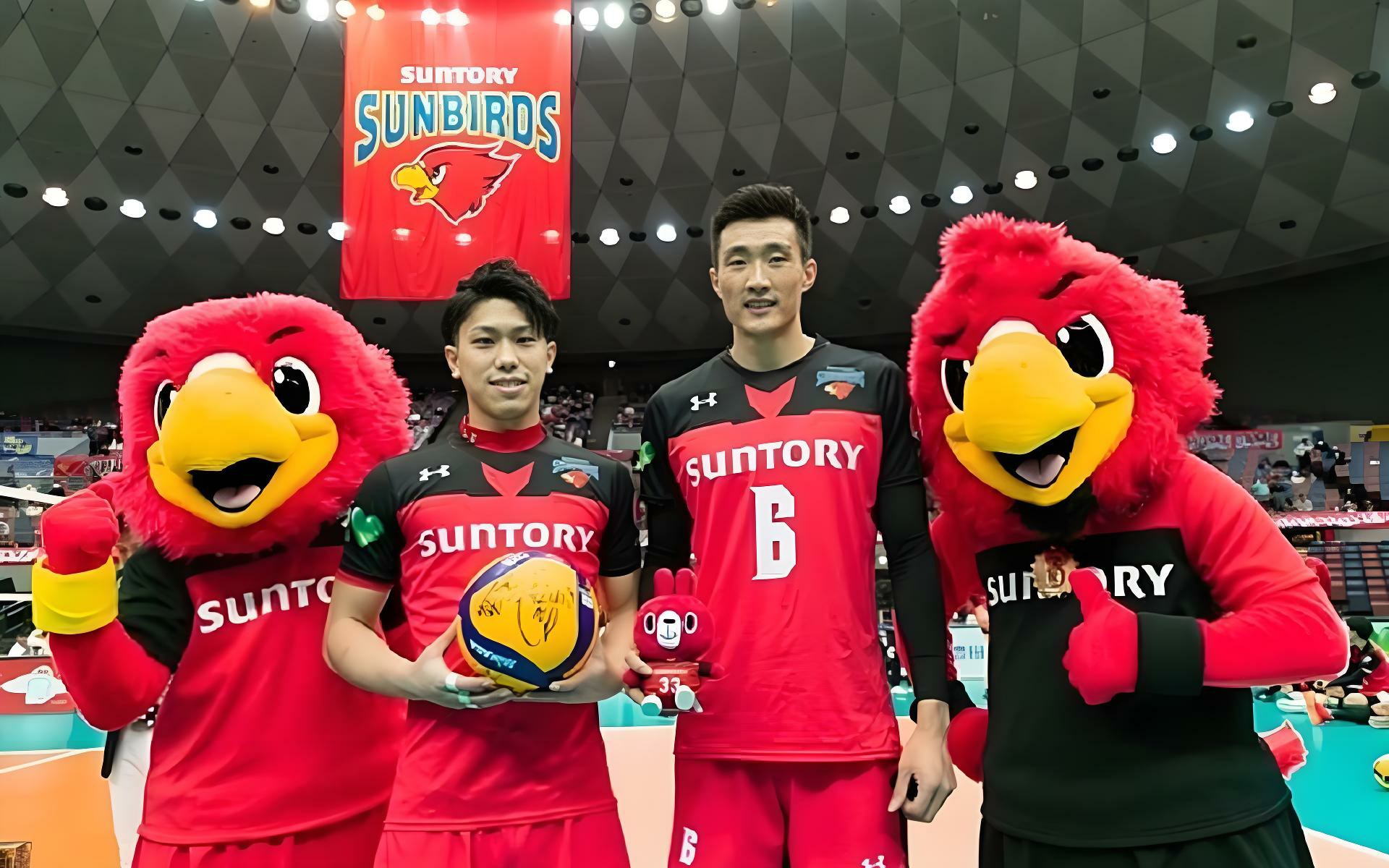 俄罗斯篮球联赛引进新外援，提升球队战斗力