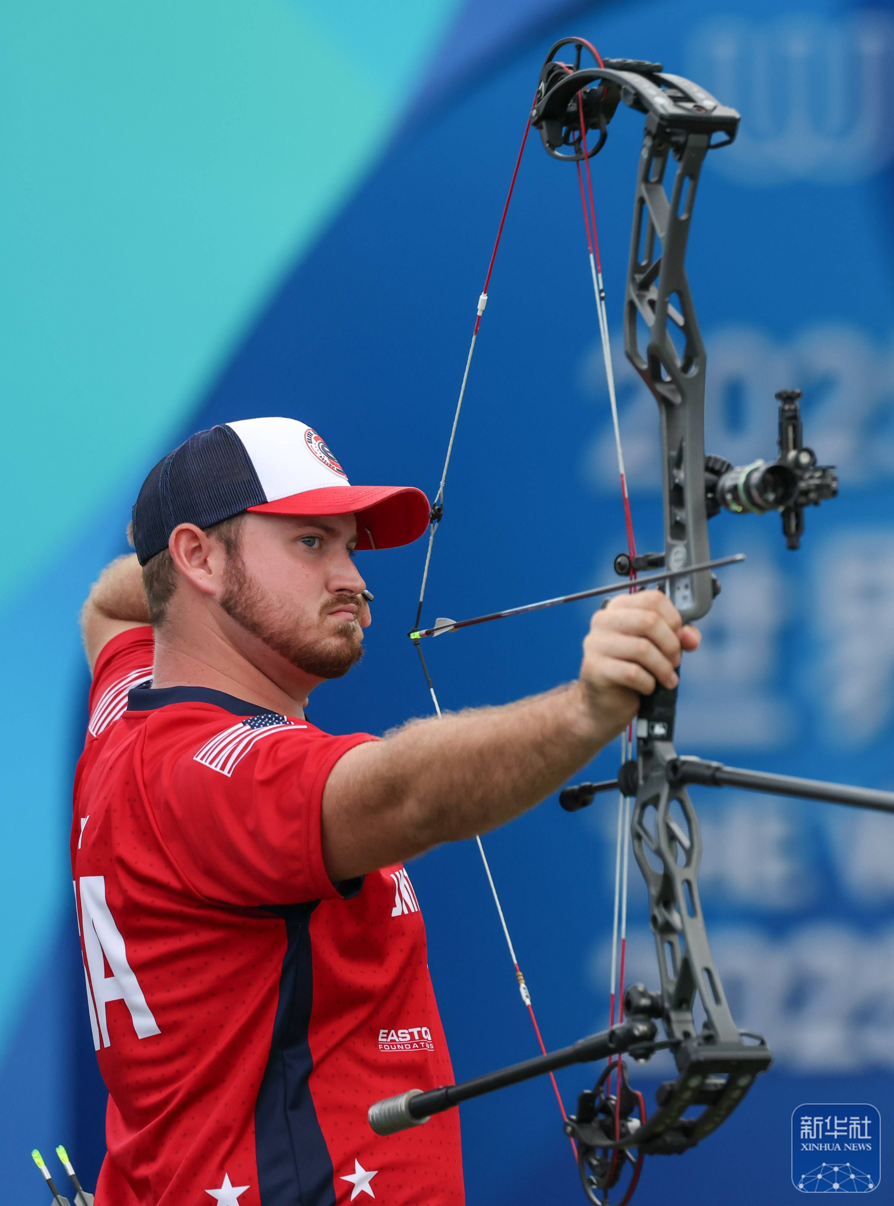 射箭比赛现场火爆，选手箭法犀利观赏性十足的简单介绍