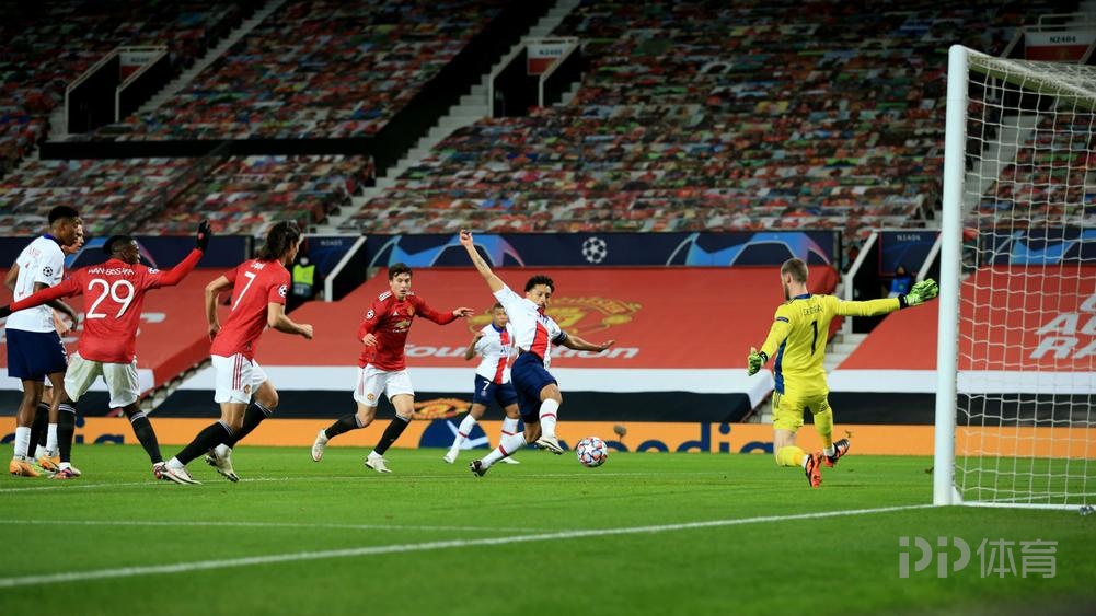 曼联鏖战瓦伦西亚，马尔基尼奥斯绝境逆转的简单介绍