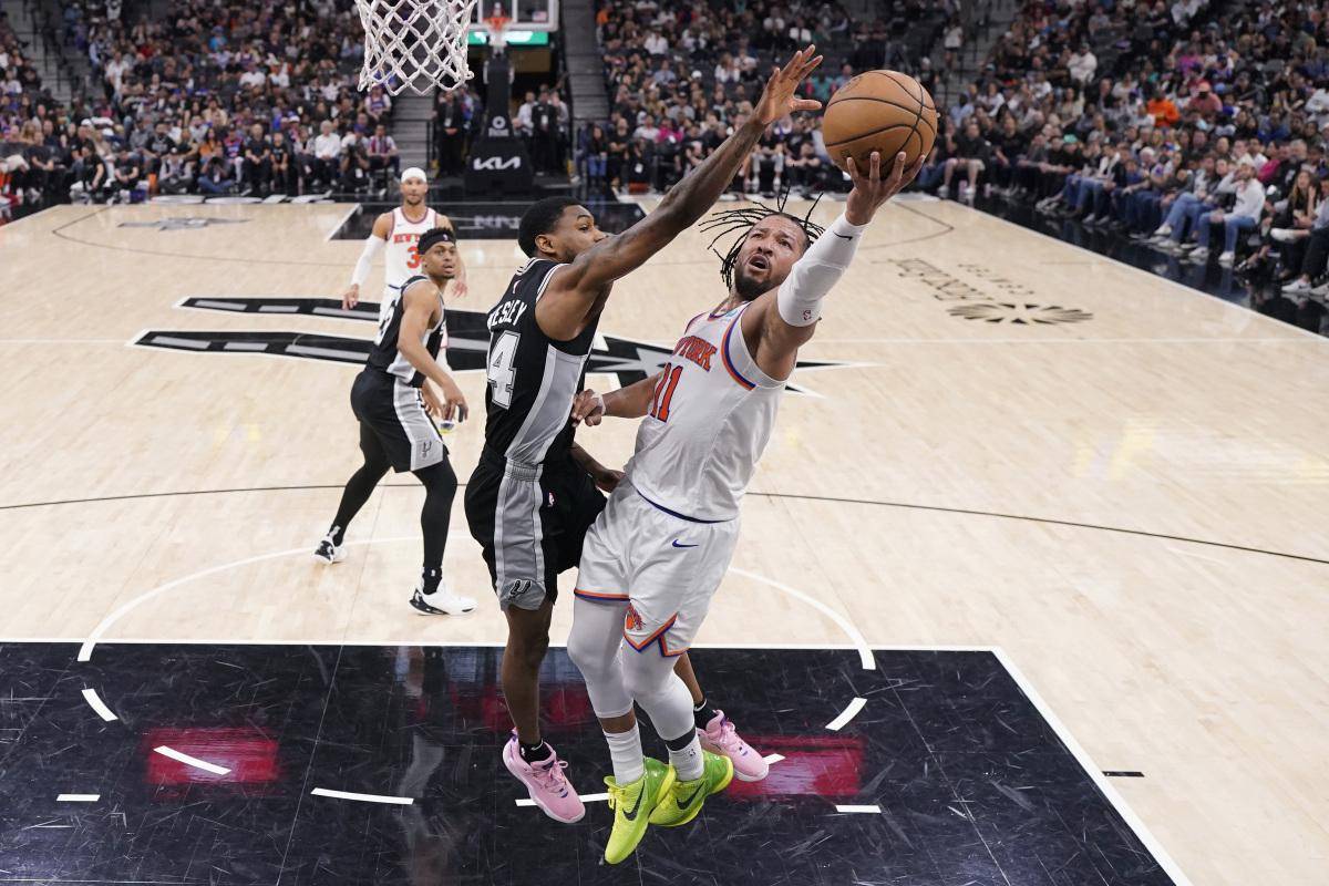 雷霆翻盘尼克斯，阿德巴约三分雨点燃全场的简单介绍