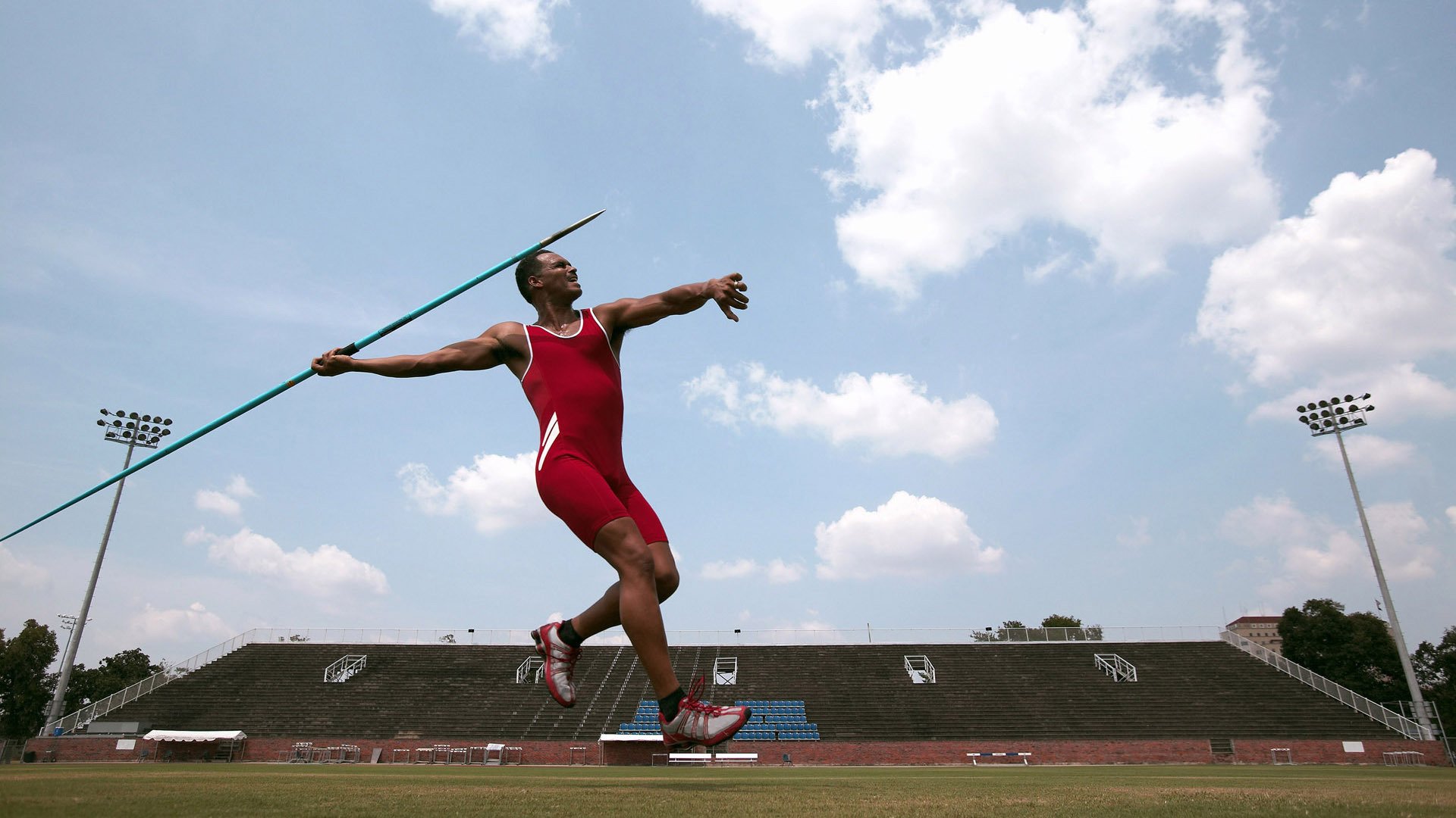 当轻取遇上扛起,一场比赛背后的两种叙事