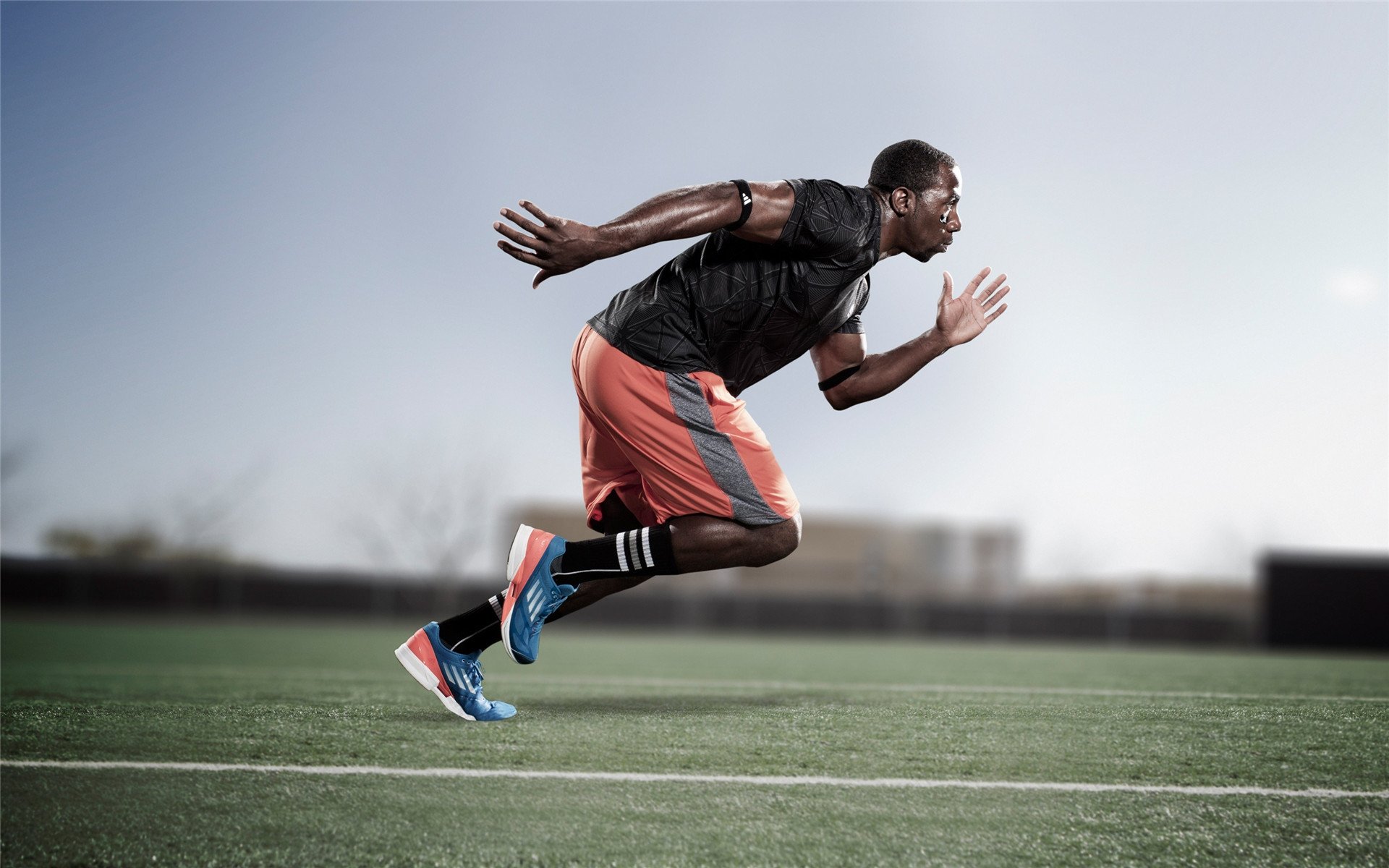 塞恩斯高光闪耀,威廉姆斯战略完胜,一场超越排名的团队胜利